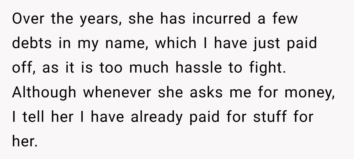 Man’s Heart-Wrenching Dilemma: Reporting Mom For Identity Theft Over $43K Debt