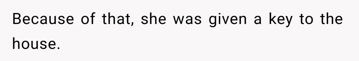 She Took Her Dad’s Girlfriend’s House Key Away After Being Told to “Go to Bed” at 21