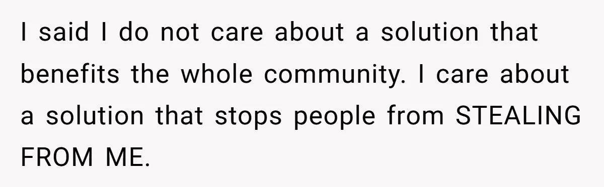 Homeowner Asks Neighbor to Move “Community Farm Stand” After Thieves Raid Their Garden