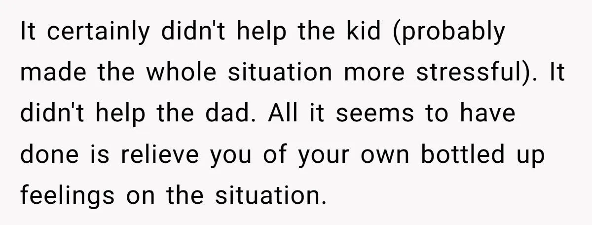 A Bystander Sparks Drama After Accusing Dad of Scaring His Kid Just for a Photo