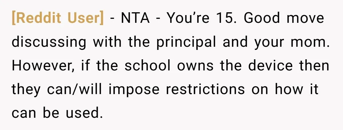 “Mind Your Own Screen!” - Student Reports ‘Creepy’ Teacher Who Closed Her Tabs at Lunch