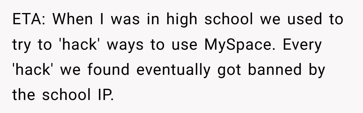 “Mind Your Own Screen!” - Student Reports ‘Creepy’ Teacher Who Closed Her Tabs at Lunch