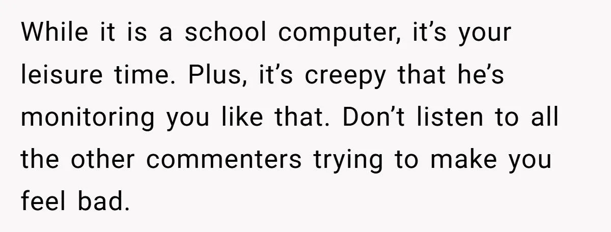 “Mind Your Own Screen!” - Student Reports ‘Creepy’ Teacher Who Closed Her Tabs at Lunch