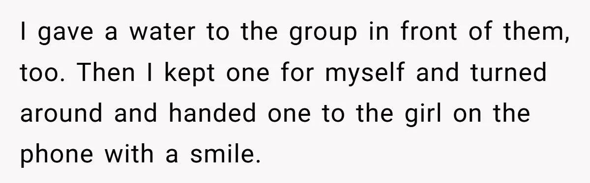 A Latina Kpop Fan Quietly Outsmarted a Rude Girl in Line by Speaking Korean