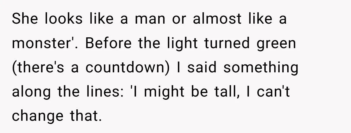 A Latina Kpop Fan Quietly Outsmarted a Rude Girl in Line by Speaking Korean