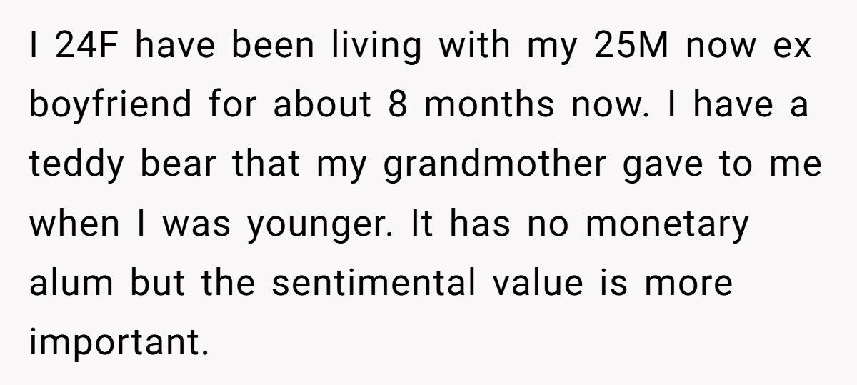 Woman Destroys Boyfriend’s LEGO Collection After He Throws Away Her Childhood Teddy Bear Woman Destroys Boyfriend’s LEGO Collection After He Throws Away Her Childhood Teddy Bear