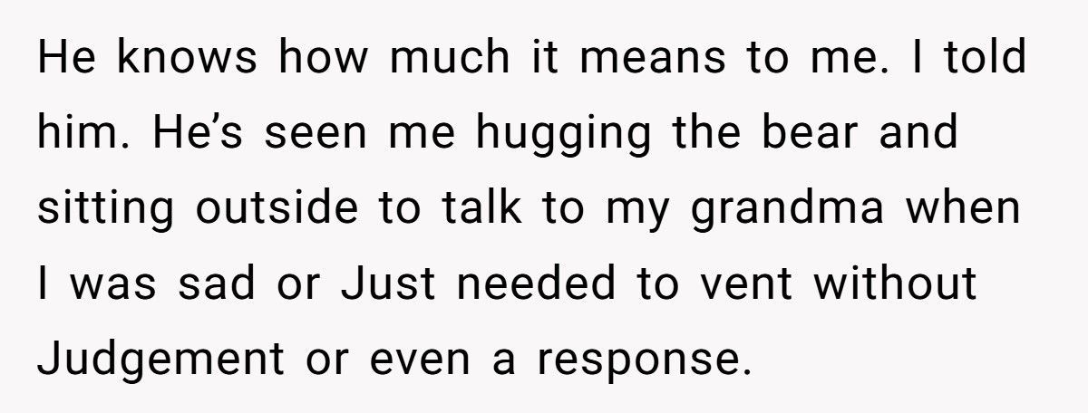 Woman Destroys Boyfriend’s LEGO Collection After He Throws Away Her Childhood Teddy Bear Woman Destroys Boyfriend’s LEGO Collection After He Throws Away Her Childhood Teddy Bear