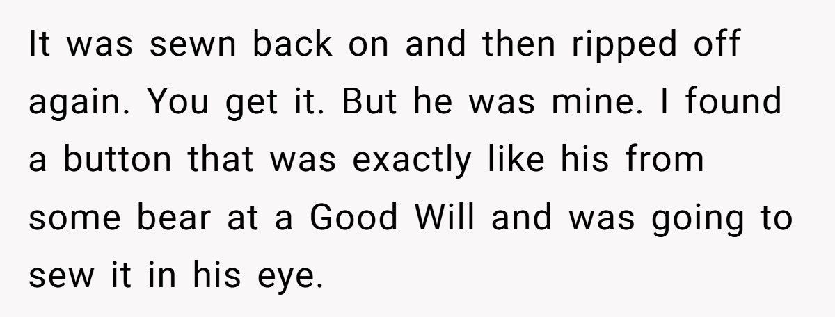 Woman Destroys Boyfriend’s LEGO Collection After He Throws Away Her Childhood Teddy Bear Woman Destroys Boyfriend’s LEGO Collection After He Throws Away Her Childhood Teddy Bear