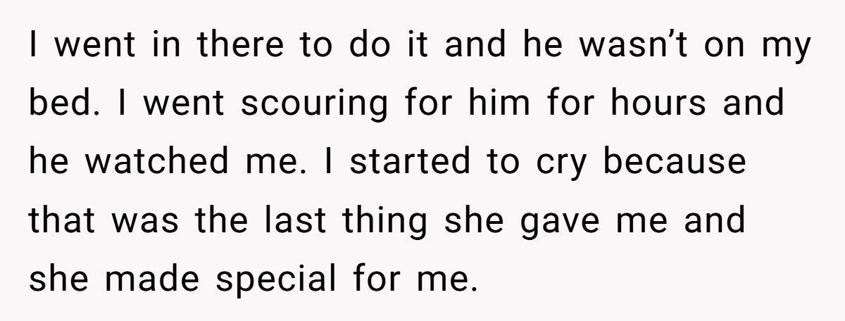 Woman Destroys Boyfriend’s LEGO Collection After He Throws Away Her Childhood Teddy Bear Woman Destroys Boyfriend’s LEGO Collection After He Throws Away Her Childhood Teddy Bear
