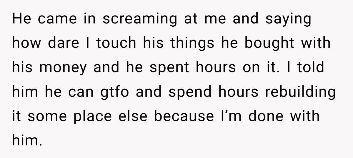 Woman Destroys Boyfriend’s LEGO Collection After He Throws Away Her Childhood Teddy Bear Woman Destroys Boyfriend’s LEGO Collection After He Throws Away Her Childhood Teddy Bear