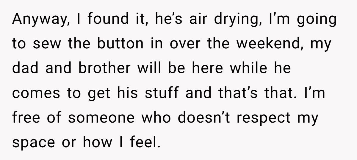 Woman Destroys Boyfriend’s LEGO Collection After He Throws Away Her Childhood Teddy Bear Woman Destroys Boyfriend’s LEGO Collection After He Throws Away Her Childhood Teddy Bear