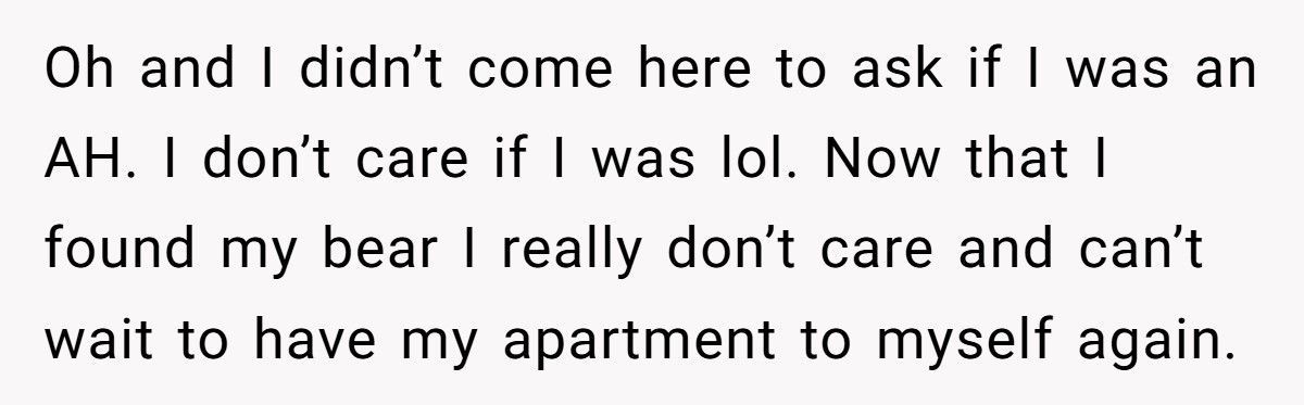 Woman Destroys Boyfriend’s LEGO Collection After He Throws Away Her Childhood Teddy Bear Woman Destroys Boyfriend’s LEGO Collection After He Throws Away Her Childhood Teddy Bear