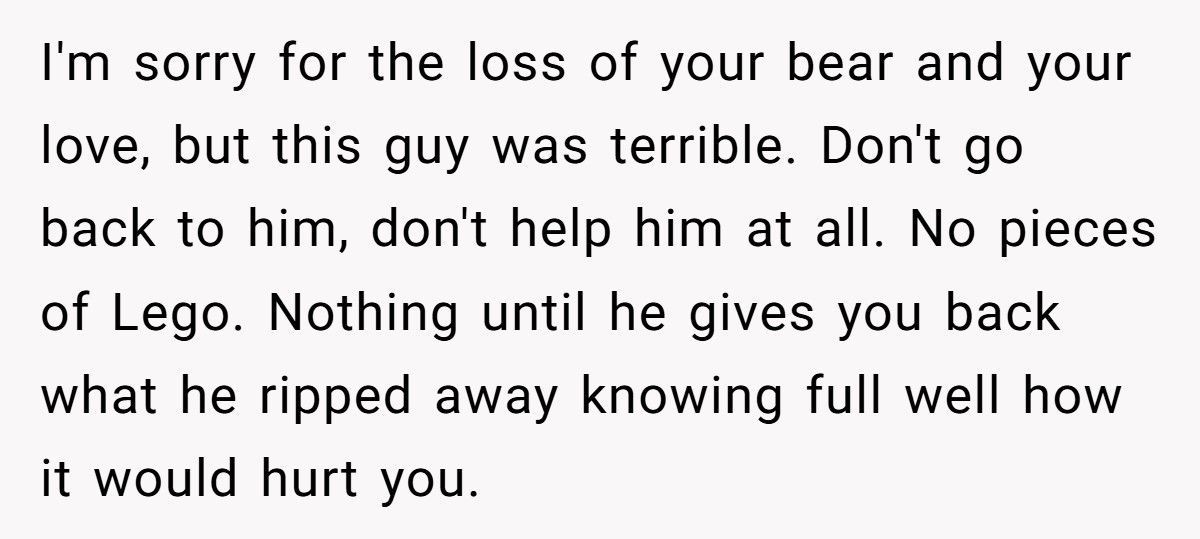 Woman Destroys Boyfriend’s LEGO Collection After He Throws Away Her Childhood Teddy Bear Woman Destroys Boyfriend’s LEGO Collection After He Throws Away Her Childhood Teddy Bear