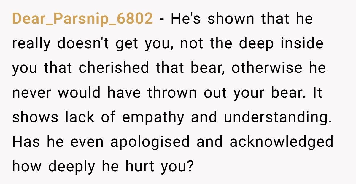 Woman Destroys Boyfriend’s LEGO Collection After He Throws Away Her Childhood Teddy Bear Woman Destroys Boyfriend’s LEGO Collection After He Throws Away Her Childhood Teddy Bear