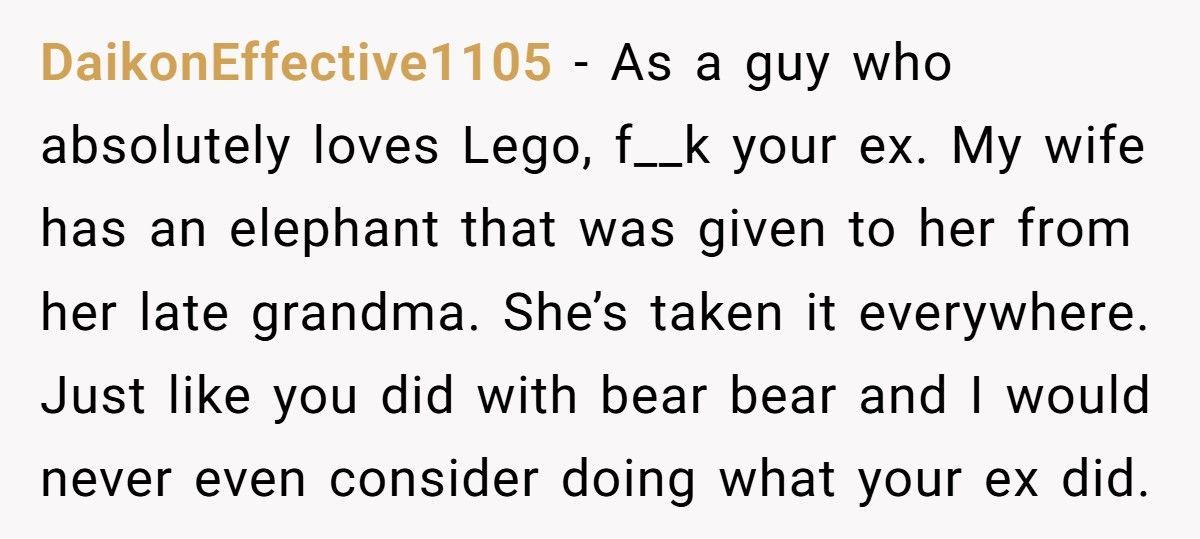 Woman Destroys Boyfriend’s LEGO Collection After He Throws Away Her Childhood Teddy Bear Woman Destroys Boyfriend’s LEGO Collection After He Throws Away Her Childhood Teddy Bear