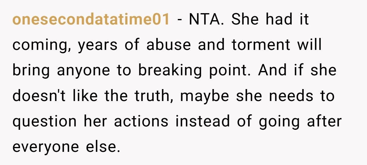 Woman Calls Out Aunt For Creeping On Her Fiancé, Outs Her As A Homewrecker At Family Party