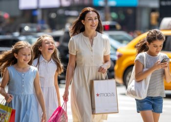 Mom Refuses To Leave NYC Trip Early After Daughter’s Friend Complains