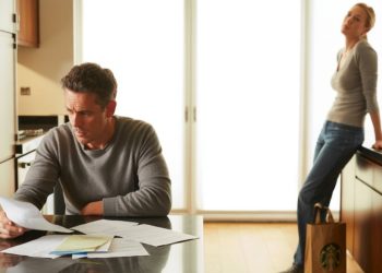 Man Told His Stay-at-Home Wife To Stop Shopping Or Get A Job, Now She’s Threatening Divorce Man Told His Stay-at-Home Wife To Stop Shopping Or Get A Job, Now She’s Threatening Divorce