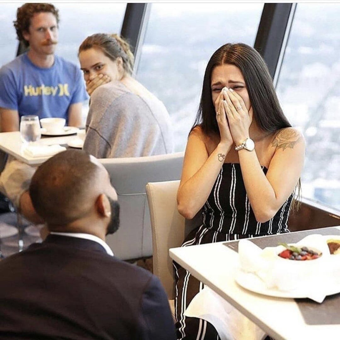 45 Hilarious Photobombs That Ruined (or Perfected) the Moment