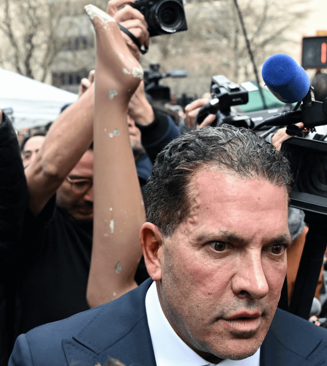 45 Hilarious Photobombs That Ruined (or Perfected) the Moment