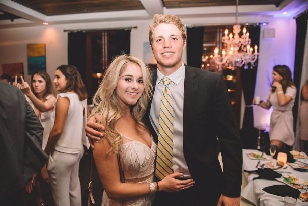 45 Hilarious Photobombs That Ruined (or Perfected) the Moment