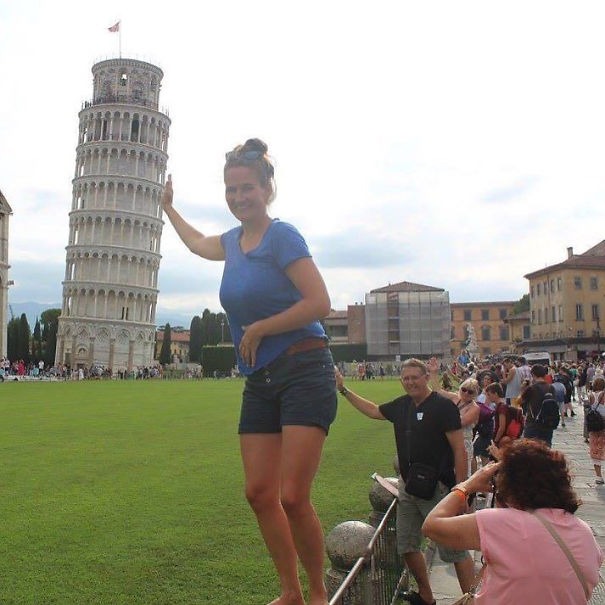 45 Hilarious Photobombs That Ruined (or Perfected) the Moment