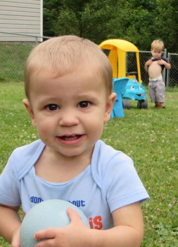 45 Hilarious Photobombs That Ruined (or Perfected) the Moment