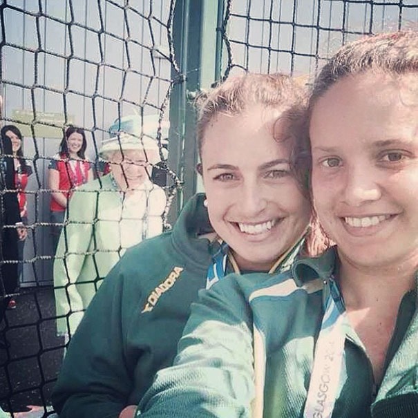 45 Hilarious Photobombs That Ruined (or Perfected) the Moment