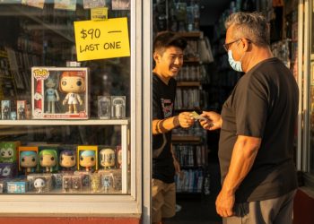 Man Demands Refund On Rare Naruto Figure, Then Watches It Sell For $90 Right In Front Of Him