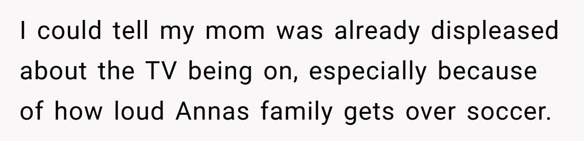 Girlfriend Hosts The Perfect Thanksgiving, Boyfriend’s Mom Calls It A Circus And He Just Sits There