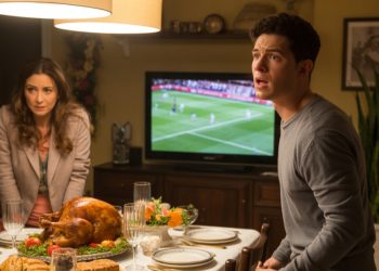 Girlfriend Hosts The Perfect Thanksgiving, Boyfriend’s Mom Calls It A Circus And He Just Sits There Girlfriend Hosts The Perfect Thanksgiving, Boyfriend’s Mom Calls It A Circus And He Just Sits There