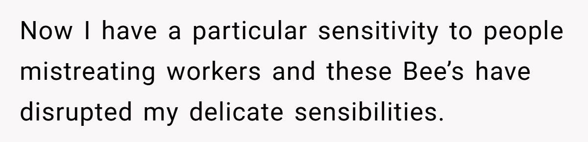 Entitled Shoppers Block A Worker, So A Bystander Teaches Them An Unforgettable Lesson