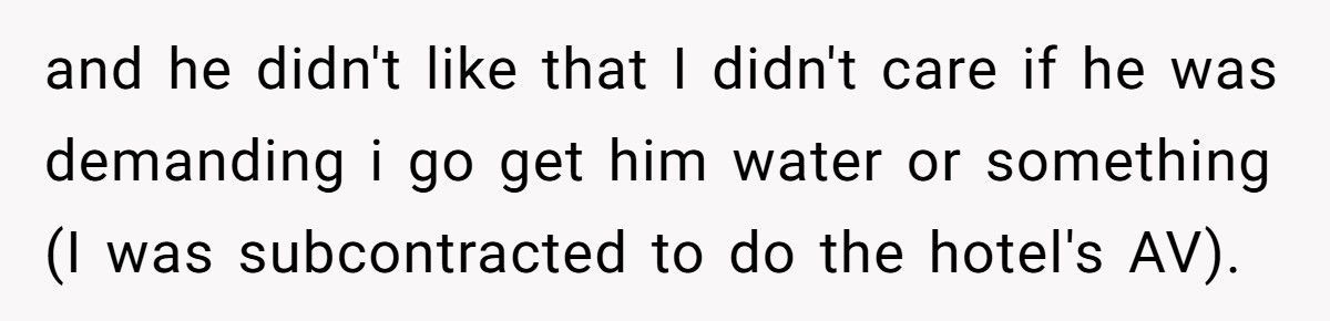 Entitled Shoppers Block A Worker, So A Bystander Teaches Them An Unforgettable Lesson