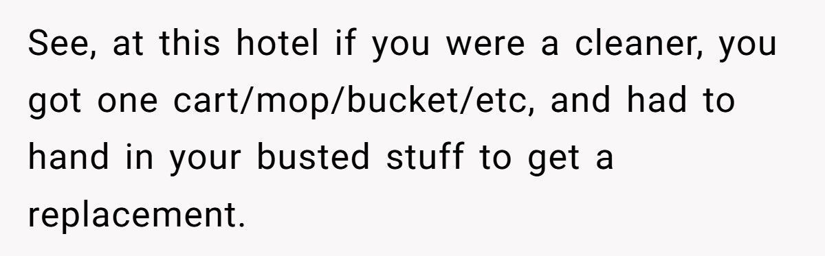 Entitled Shoppers Block A Worker, So A Bystander Teaches Them An Unforgettable Lesson