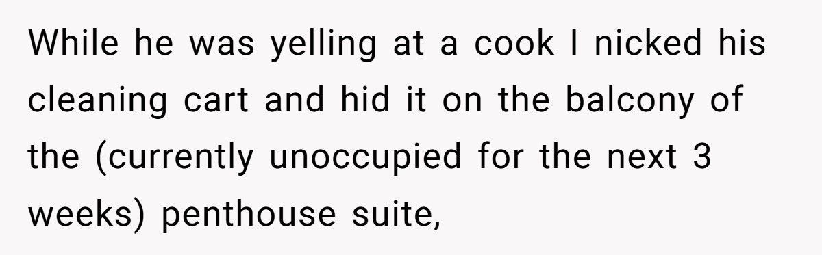 Entitled Shoppers Block A Worker, So A Bystander Teaches Them An Unforgettable Lesson