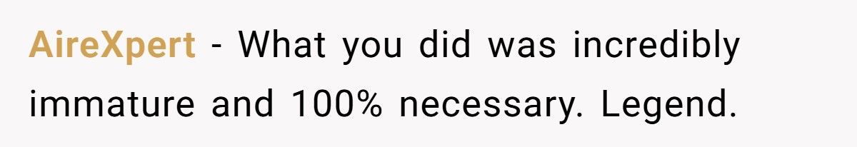 Entitled Shoppers Block A Worker, So A Bystander Teaches Them An Unforgettable Lesson