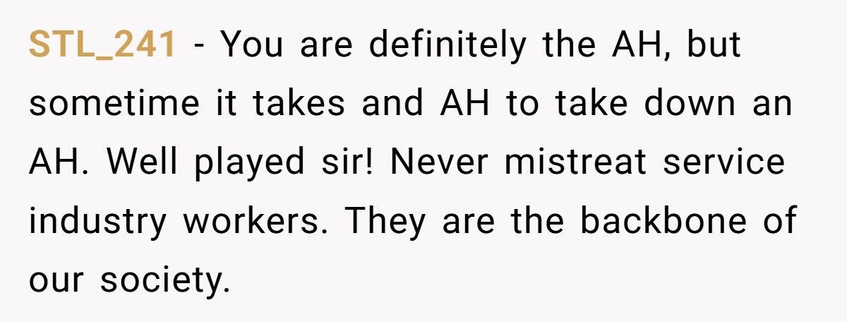 Entitled Shoppers Block A Worker, So A Bystander Teaches Them An Unforgettable Lesson