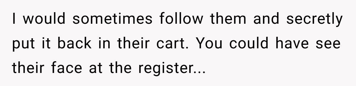 Entitled Shoppers Block A Worker, So A Bystander Teaches Them An Unforgettable Lesson