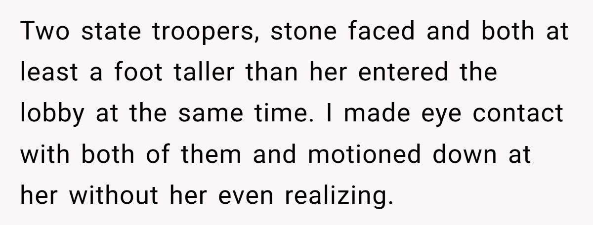 Customer Tried Paying With Fake Cash, Got Arrested Right After Telling The Cashier How To Do His Job