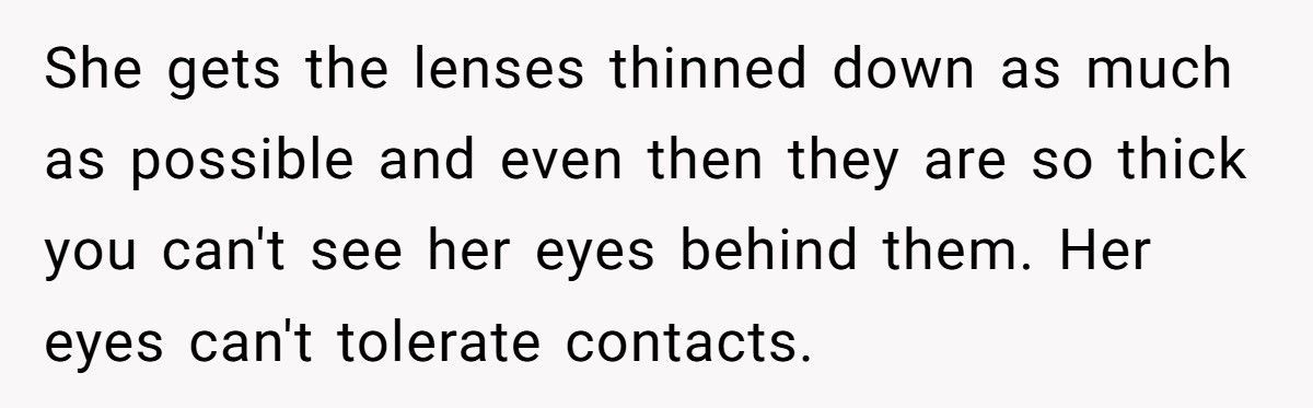 Bride Demands Bridesmaid Take Off Glasses So She ‘Doesn’t Ruin The Photos’, Internet Loses It