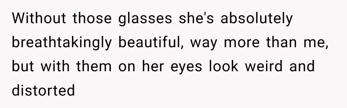 Bride Demands Bridesmaid Take Off Glasses So She ‘Doesn’t Ruin The Photos’, Internet Loses It