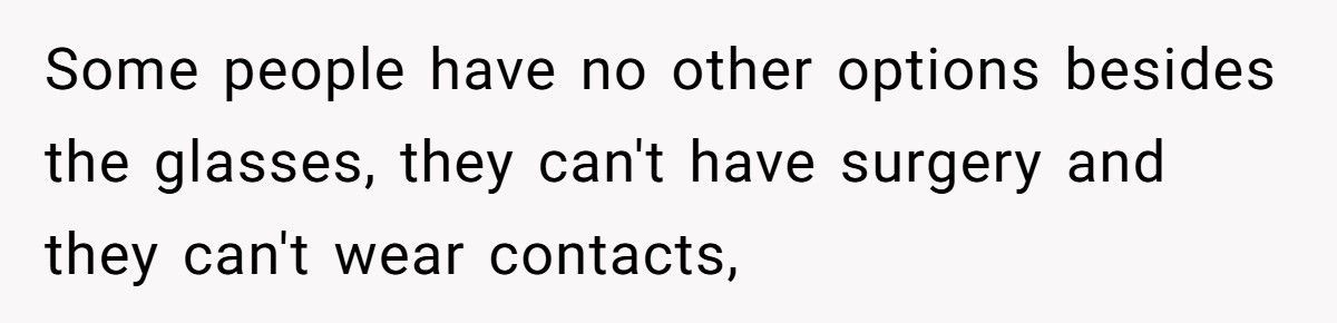 Bride Demands Bridesmaid Take Off Glasses So She ‘Doesn’t Ruin The Photos’, Internet Loses It