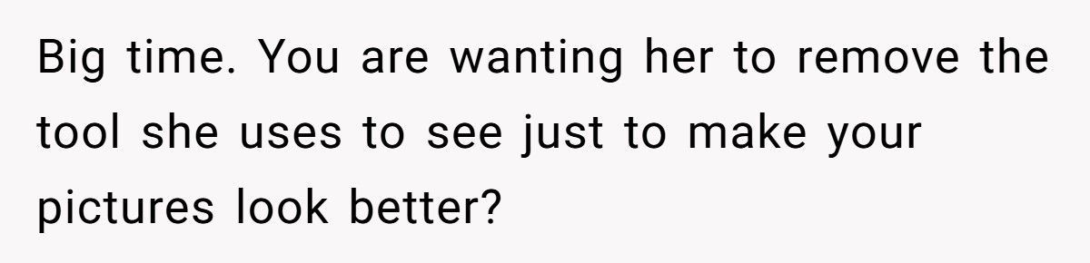 Bride Demands Bridesmaid Take Off Glasses So She ‘Doesn’t Ruin The Photos’, Internet Loses It