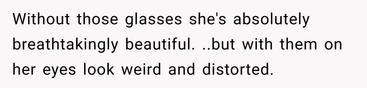 Bride Demands Bridesmaid Take Off Glasses So She ‘Doesn’t Ruin The Photos’, Internet Loses It