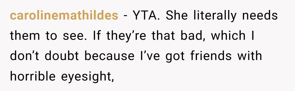 Bride Demands Bridesmaid Take Off Glasses So She ‘Doesn’t Ruin The Photos’, Internet Loses It