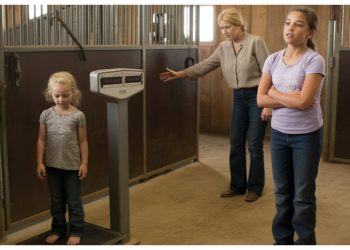 Man Backs Mom Who Weighs Overweight Daughter, Wife Calls Them Cruel Man Backs Mom Who Weighs Overweight Daughter, Wife Calls Them Cruel