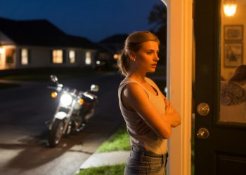 Woman Shows Up 6 Hours Late, Gets Mad When Best Friend Refuse To Let Her In