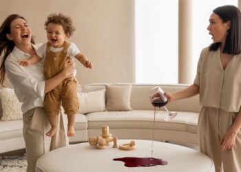 Woman Accidentally Offends Her Influencer Sister By Calling The Baby “Sad Beige,” Regrets Visiting Immediately