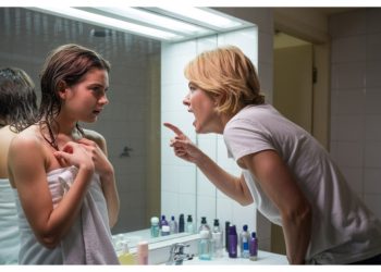 Girl Yells at Mom Who Won’t Stop Saying She Smells - Even When She’s Fresh Out of the Shower Girl Yells at Mom Who Won’t Stop Saying She Smells – Even When She’s Fresh Out of the Shower