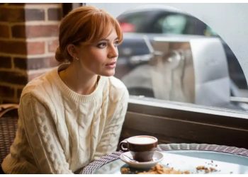 Man Pretends to Be a Harvard Alum to Impress His Date – Ends Up Getting Schooled Instead